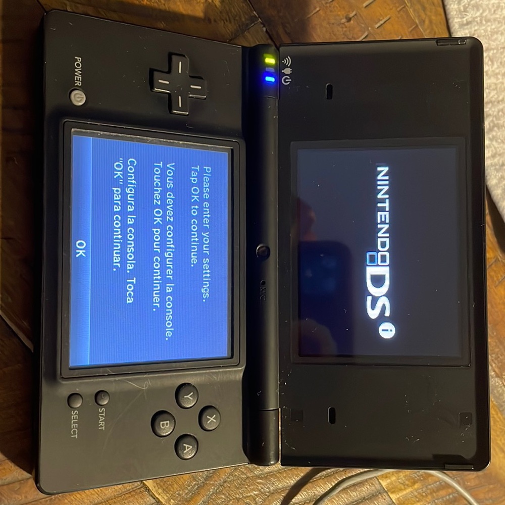 Nintendo DS i console